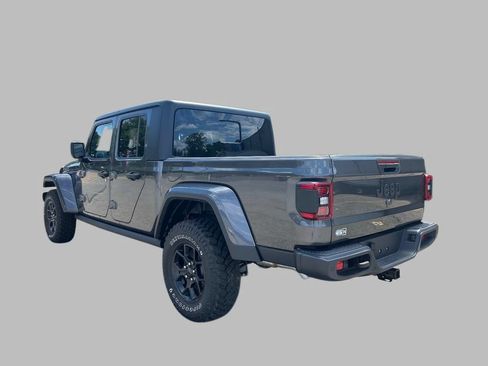 Certified 2025 Jeep Gladiator Sport AWD/4WD image 3