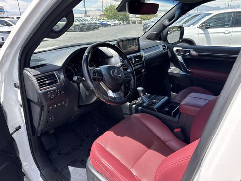 Used 2023 Lexus GX 460 Premium w/ Accessory Package AWD/4WD image 14