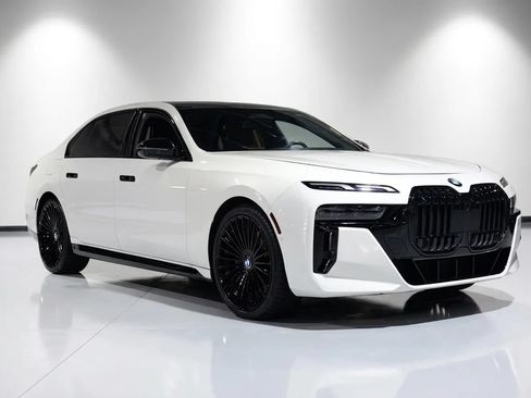 Used 2023 BMW 760i xDrive AWD/4WD image 1