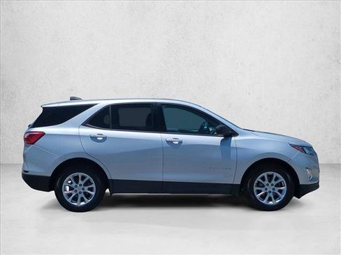 Used 2019 Chevrolet Equinox LS w/ LS Convenience Package FWD image 4