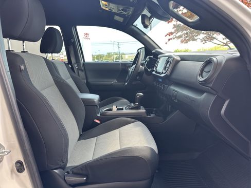 Certified 2022 Toyota Tacoma TRD Off-Road image 13