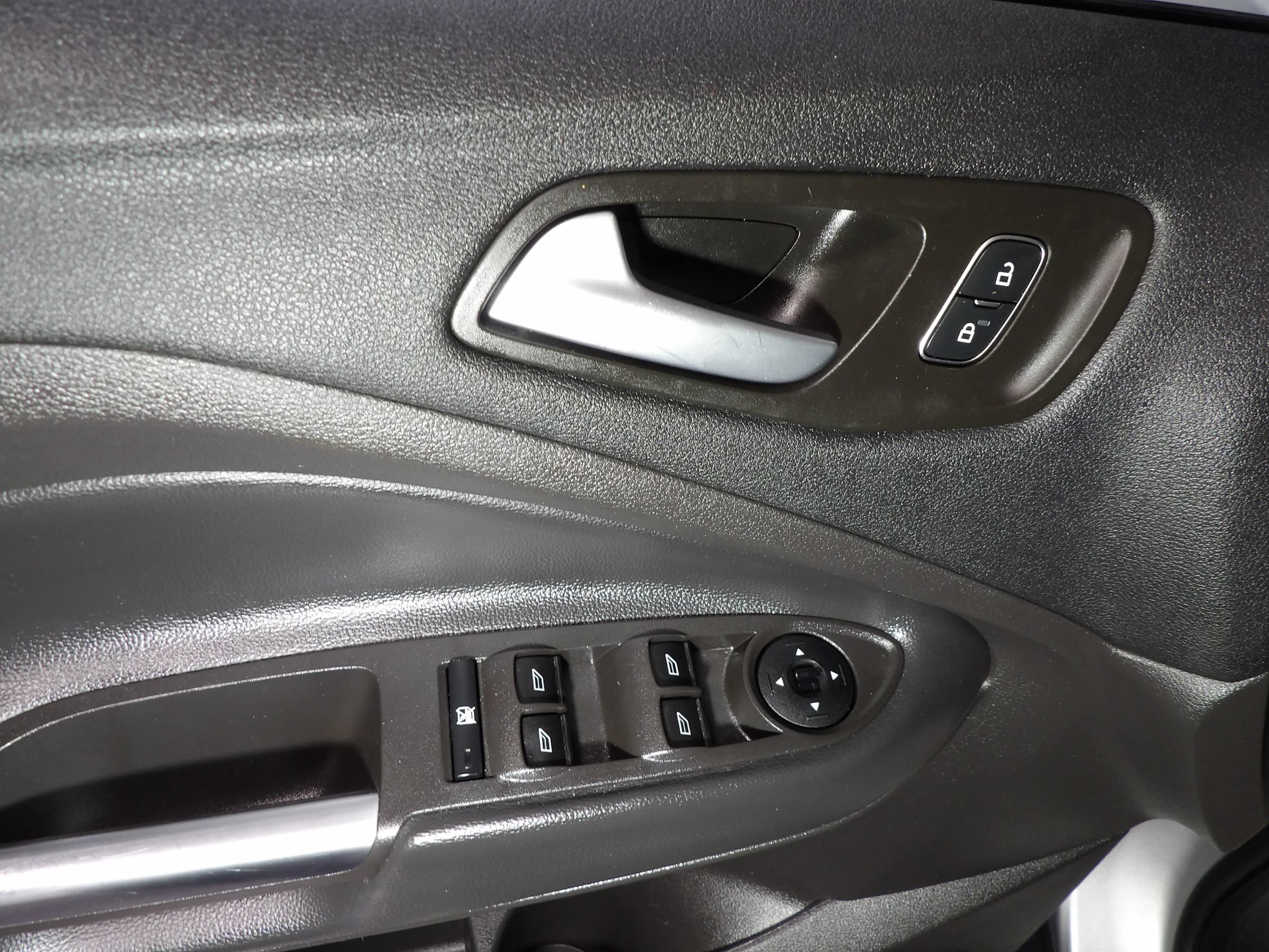 Used 2018 Ford Escape SE FWD image 7