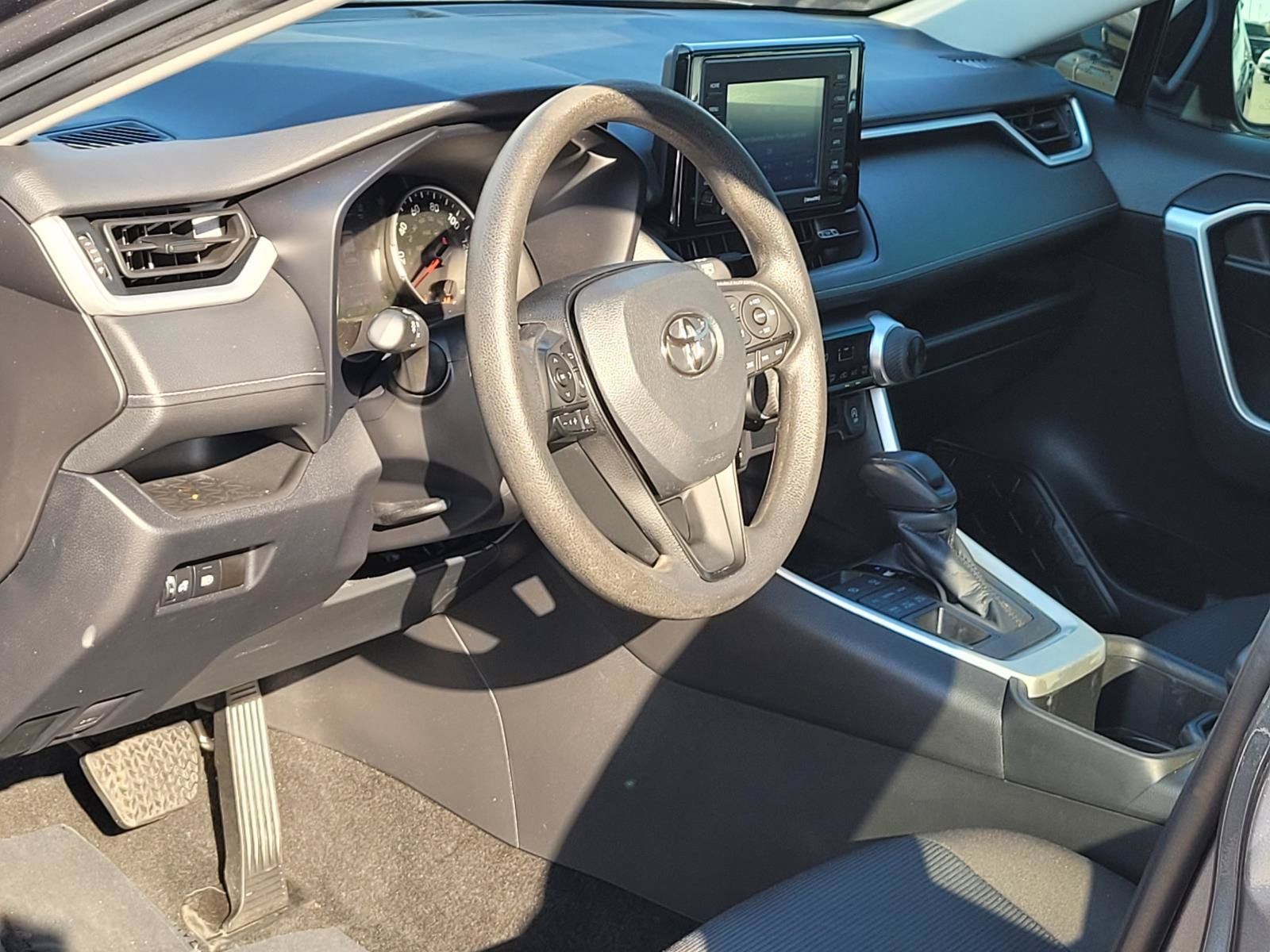 Used 2022 Toyota RAV4 LE AWD/4WD image 26