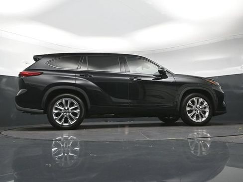 Used 2020 Toyota Highlander Limited FWD image 24