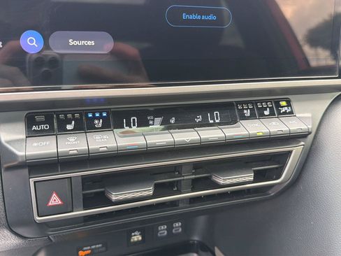 Used 2025 Toyota Camry Hybrid FWD image 23