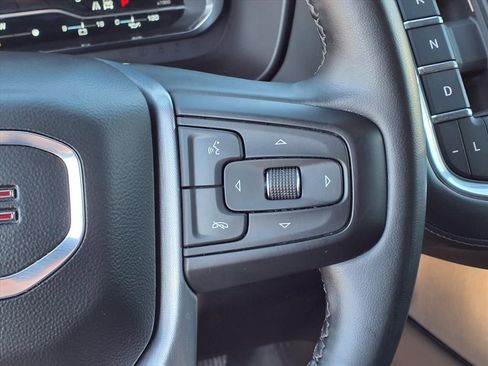 Used 2024 GMC Yukon XL SLE image 32