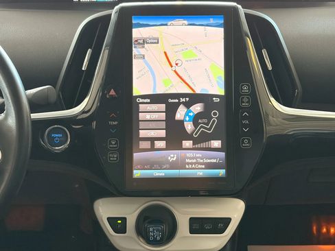 Used 2017 Toyota Prius Prime Premium image 24