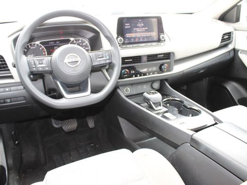 Used 2023 Nissan Rogue SV image 4