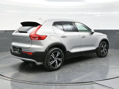 Used 2025 Volvo XC40 B5 Core AWD/4WD image 7