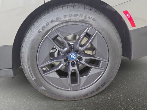 Used 2024 BMW iX xDrive50 AWD/4WD image 33
