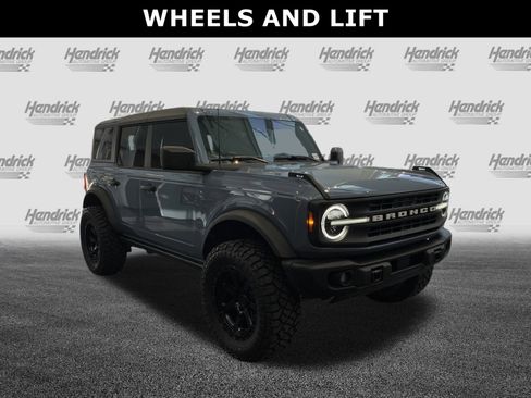 Used 2024 Ford Bronco Black Diamond image 2