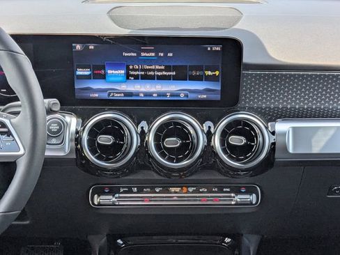 New 2025 Mercedes-Benz GLB 250 image 19