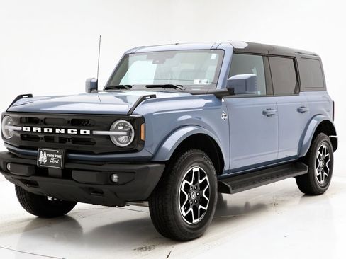 Used 2025 Ford Bronco Outer Banks image 2