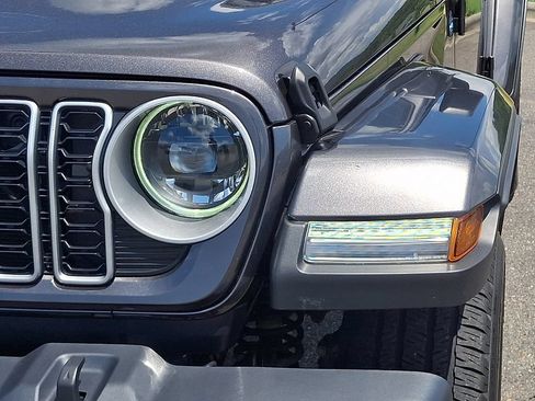 Used 2025 Jeep Wrangler Unlimited Sahara w/ Safety Group AWD/4WD image 9