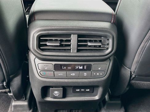 Certified 2025 Honda Pilot Black Edition image 31