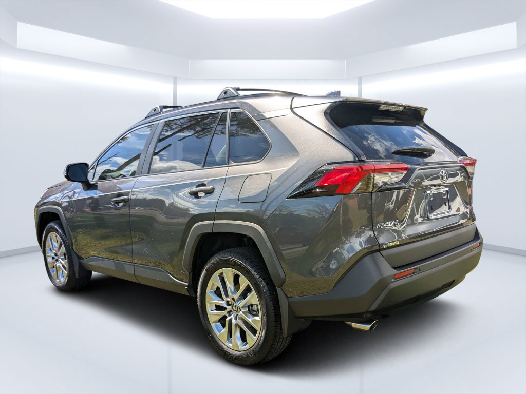 Used 2025 Toyota RAV4 XLE Premium FWD image 5