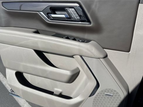 Used 2025 GMC Yukon Elevation image 22