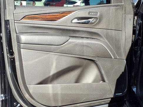 Used 2023 Cadillac Escalade ESV Premium Luxury image 16
