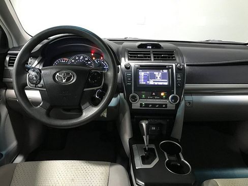 Used 2014 Toyota Camry FWD image 21
