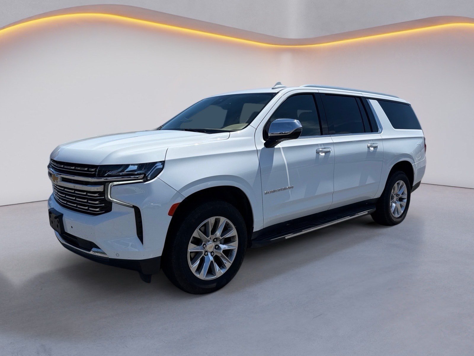 Used 2024 Chevrolet Suburban Premier AWD/4WD image 7