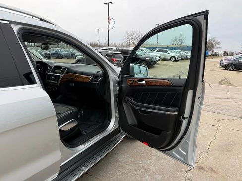 Used 2014 Mercedes-Benz GL 550 4MATIC image 25
