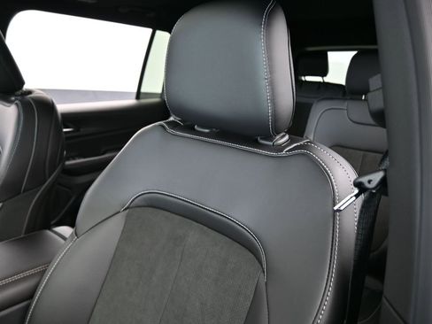 New 2025 Jeep Grand Cherokee L Altitude image 17