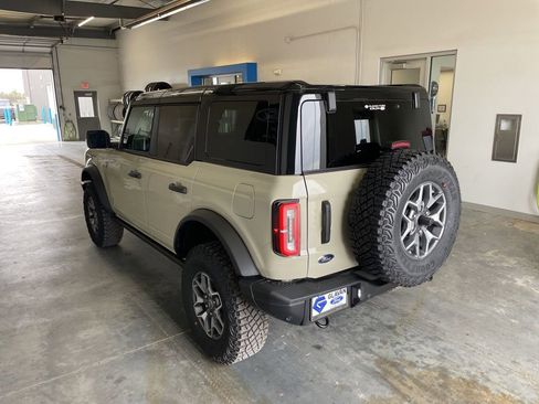 New 2025 Ford Bronco Badlands image 3