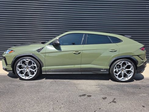 Used 2023 Lamborghini Urus Performante AWD/4WD image 2