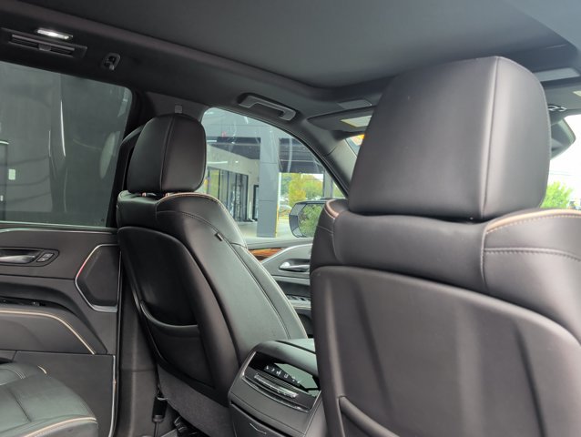Used 2021 Cadillac Escalade Premium Luxury w/ Performance Package AWD/4WD image 24