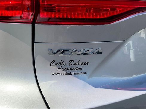 Used 2021 Toyota Venza LE AWD/4WD image 30