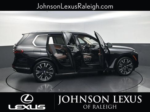 Used 2025 BMW X7 xDrive40i w/ Premium Package AWD/4WD image 32
