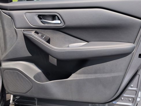 New 2026 Nissan Rogue SV FWD image 32