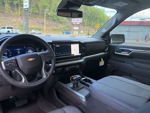 New 2026 Chevrolet Silverado 1500 LTZ w/ LTZ Premium Package AWD/4WD image 16