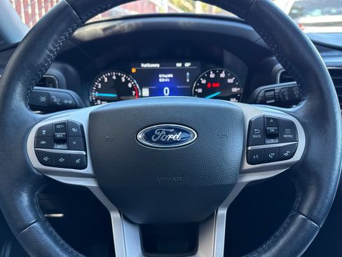 Certified 2022 Ford Explorer XLT w/ Equipment Group 202A AWD/4WD image 23
