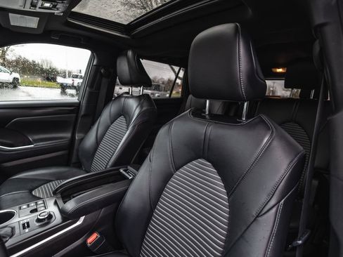 Used 2023 Toyota Highlander XSE image 22