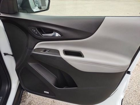 Used 2020 Chevrolet Equinox Premier image 24