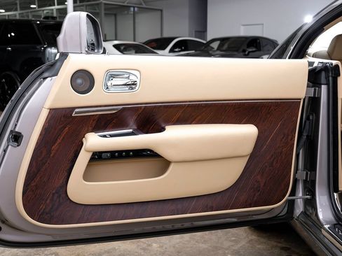 Used 2016 Rolls-Royce Wraith RWD image 40