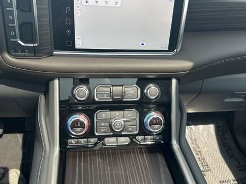 Used 2022 GMC Yukon Denali w/ Denali Ultimate Package AWD/4WD image 23