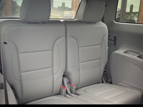 Used 2019 GMC Acadia SLT w/ LPO, Floor Liner Package FWD image 35