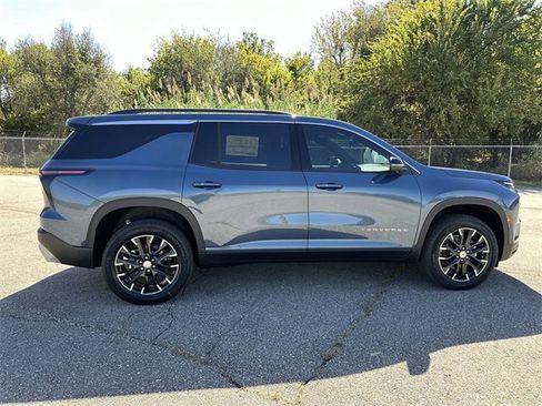 New 2026 Chevrolet Traverse LT w/ Sun and Wheel Package image 9