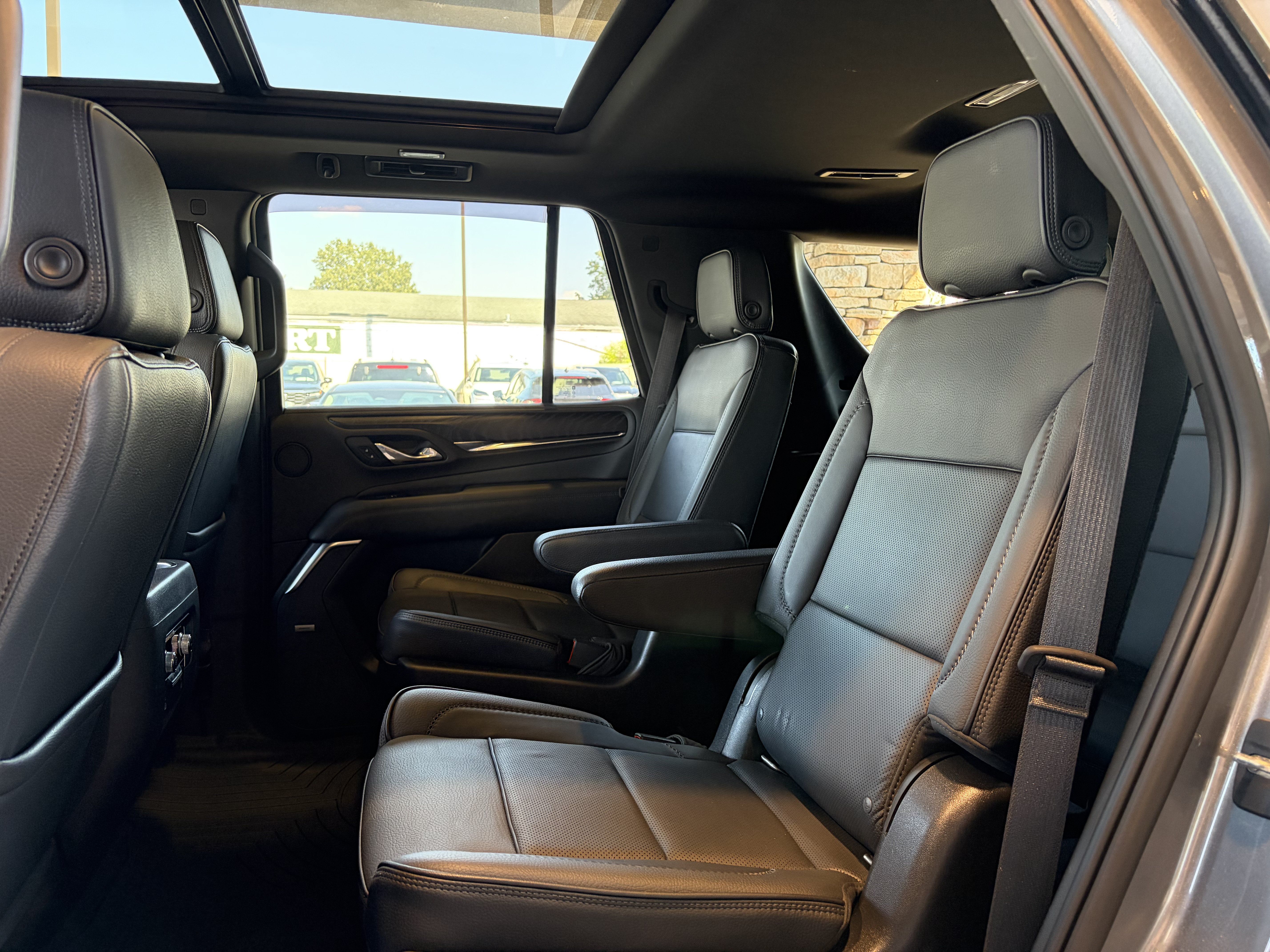 Used 2021 GMC Yukon Denali w/ Denali Premium Package AWD/4WD image 30