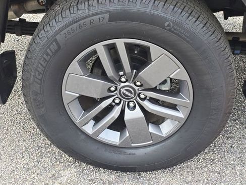 Used 2025 Nissan Frontier SV w/ SV Convenience Package RWD image 10