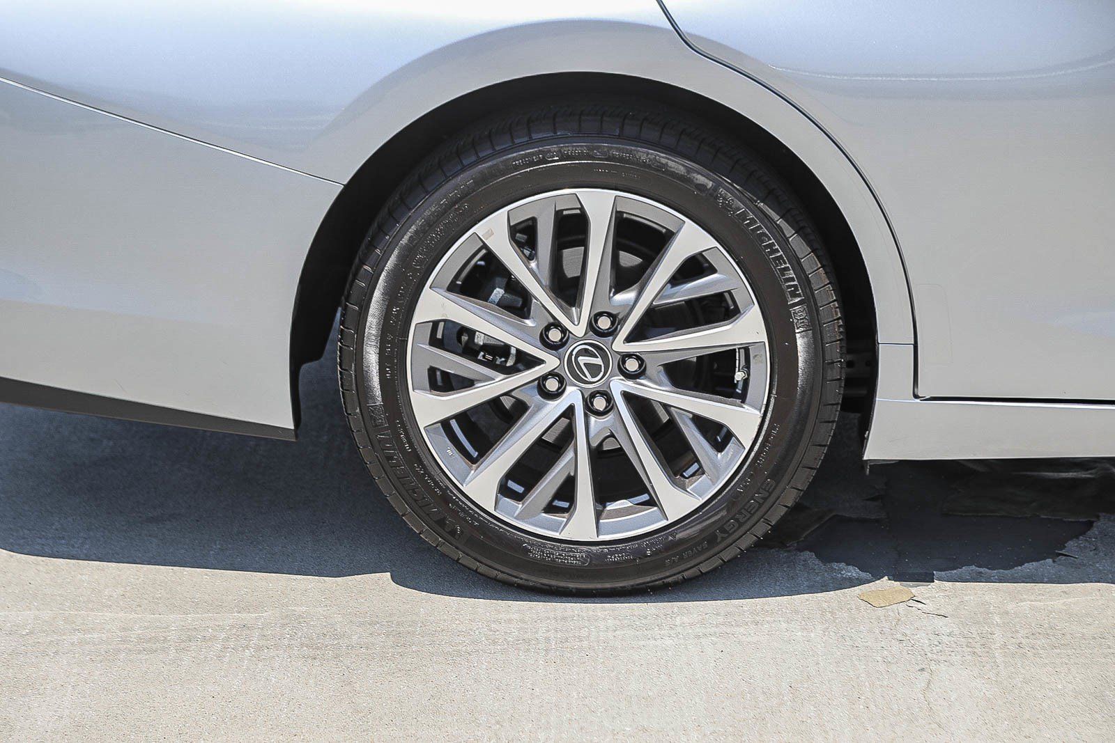 Used 2025 Lexus ES 350 FWD image 11
