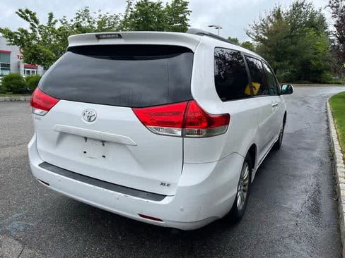 Used 2013 Toyota Sienna XLE FWD image 4