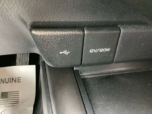 Used 2024 Toyota Camry SE image 18