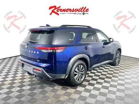Used 2022 Nissan Pathfinder SV w/ SV Premium Package image 7