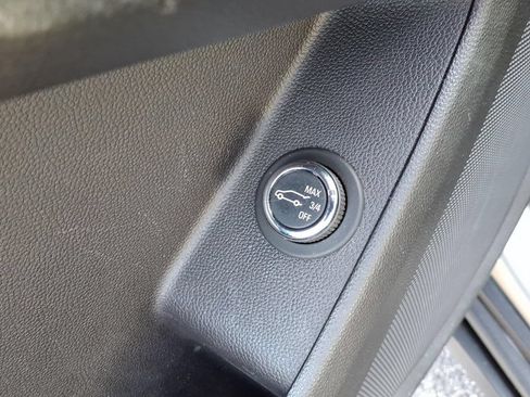 Used 2019 Chevrolet Traverse LT AWD/4WD image 11
