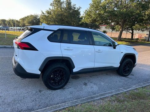 Used 2021 Toyota RAV4 XLE FWD image 5