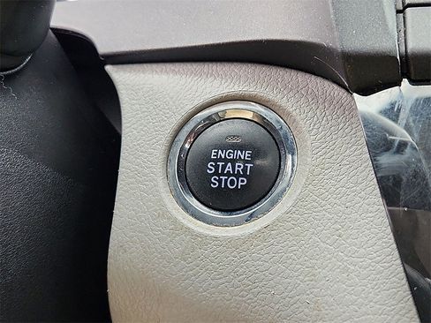 Used 2020 Toyota Sienna XLE image 27