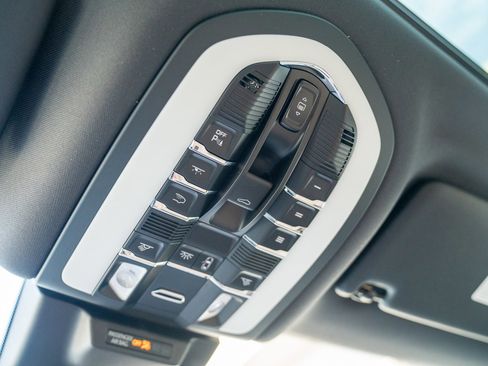 Certified 2025 Porsche Macan image 19